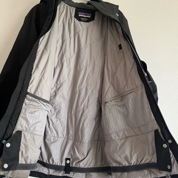 Patagonia Women’s Insulated Ski Jacket - Picture 9 of 15
